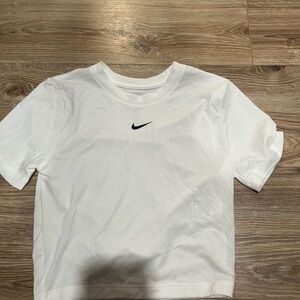 Women’s Xs cropped nike shirt